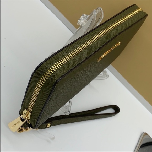 MICHAEL KORS JET SET TRAVEL LG TRVL CONTINENTAL Phone Case Wristlet Wallet NWT - Picture 7 of 16